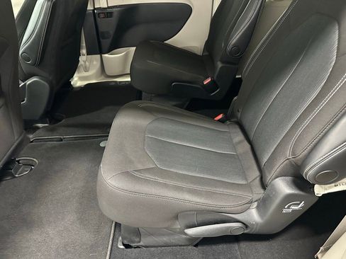 Used 2023 Chrysler Voyager LX image 47