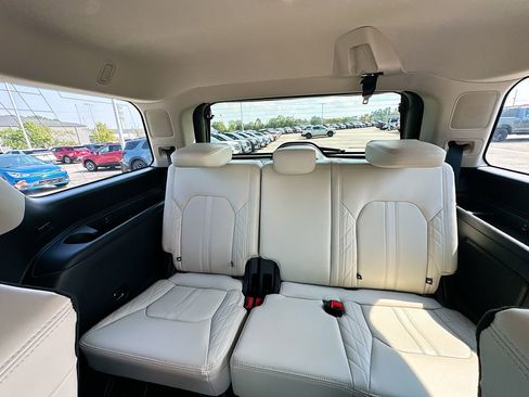 Certified 2021 Ford Expedition Platinum image 4