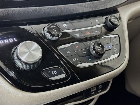 Used 2017 Chrysler Pacifica Touring Plus w/ Tire & Wheel Group image 25