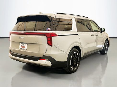 Used 2025 Kia Carnival EX FWD image 4