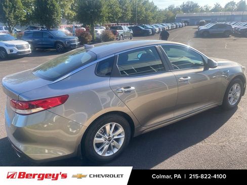 Used 2017 Kia Optima LX image 4