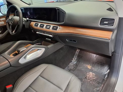 Used 2025 Mercedes-Benz GLE 350 4MATIC image 9