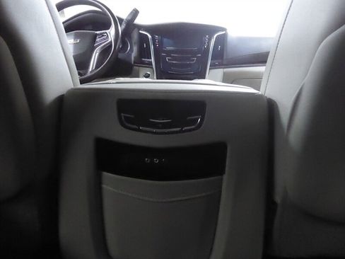 Used 2016 Cadillac Escalade Luxury AWD/4WD image 34