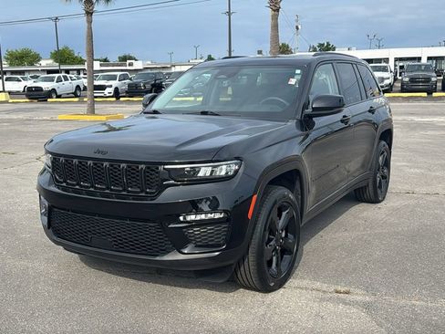 Used 2023 Jeep Grand Cherokee Limited w/ Black Appearance Package RWD image 2