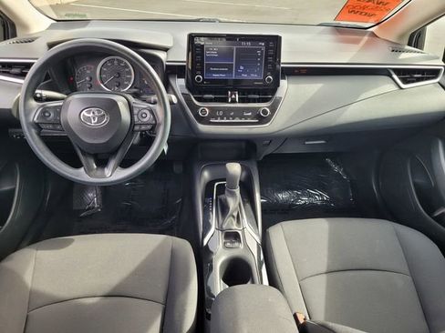 Used 2022 Toyota Corolla LE image 9