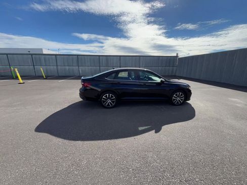 Used 2025 Volkswagen Jetta SE image 16