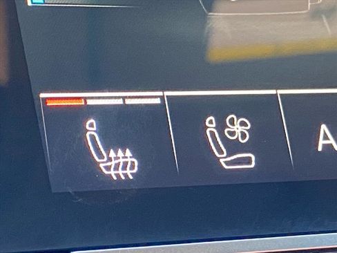 Used 2022 Audi e-tron Premium Plus image 15