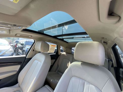 Used 2019 Audi Q5 2.0T Premium w/ Convenience Package AWD/4WD image 26