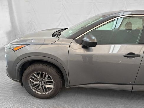Used 2024 Nissan Rogue S FWD image 3
