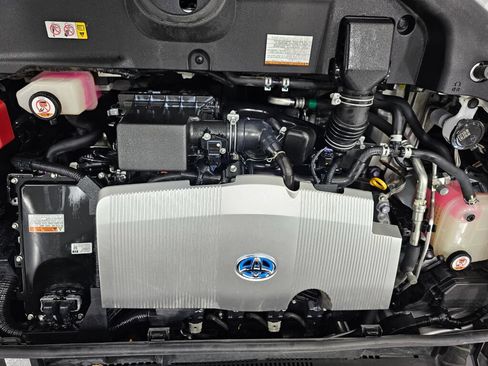 Used 2019 Toyota Prius XLE AWD/4WD image 31