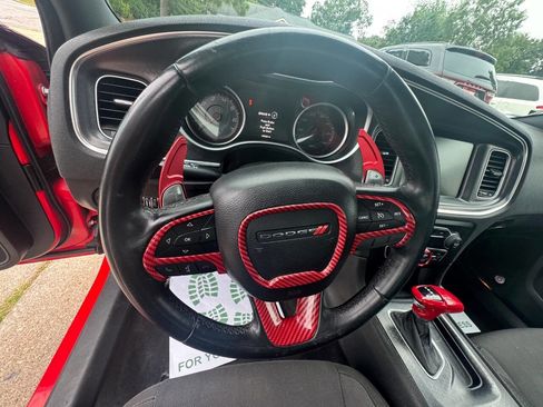 Used 2015 Dodge Charger SXT image 12