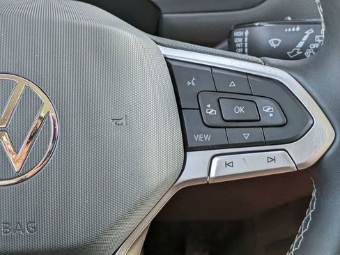 Used 2022 Volkswagen Tiguan SE image 19