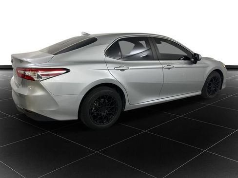 Used 2020 Toyota Camry LE image 5