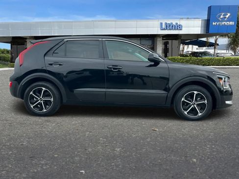 Used 2023 Kia Niro LX FWD image 9