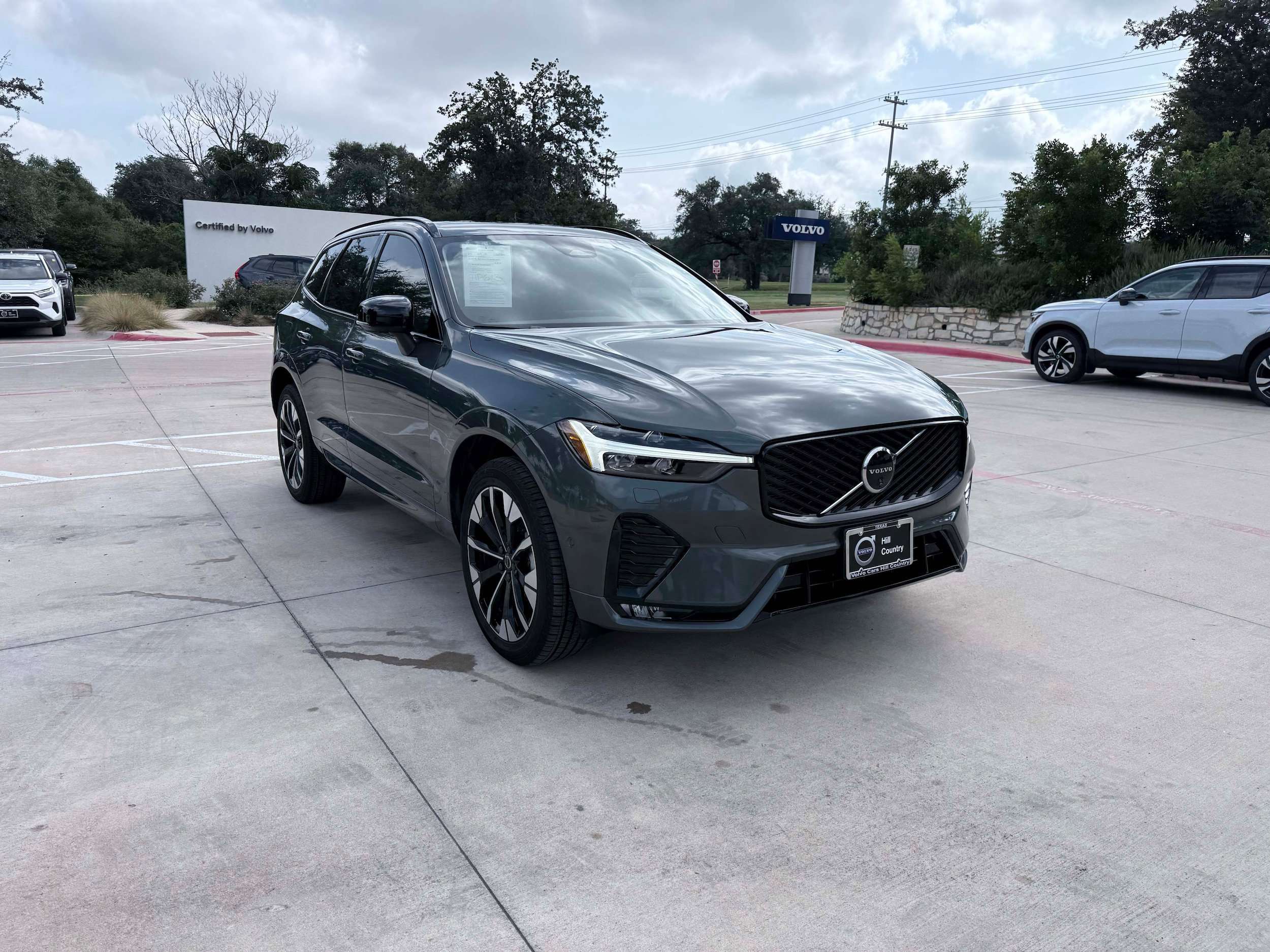 Certified 2026 Volvo XC60 B5 Plus w/ Climate Package AWD/4WD image 8