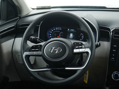 Used 2024 Hyundai Tucson SE image 14