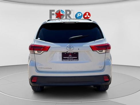 Used 2019 Toyota Highlander Plus FWD image 4