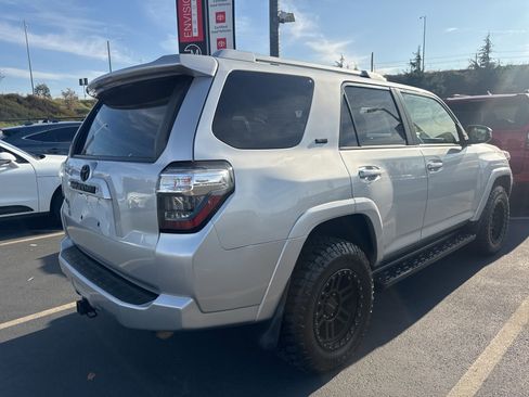 Used 2018 Toyota 4Runner SR5 image 2
