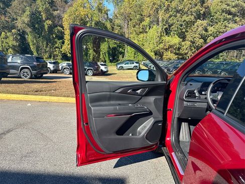 New 2026 Chevrolet Traverse High Country image 13