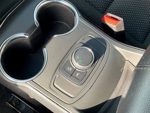 Used 2022 GMC Terrain SLE image 28