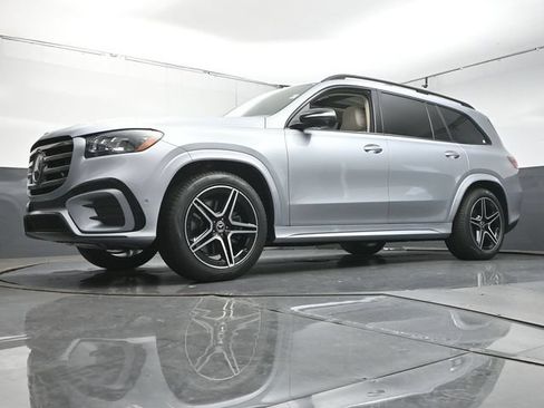 Used 2026 Mercedes-Benz GLS 450 4MATIC image 37