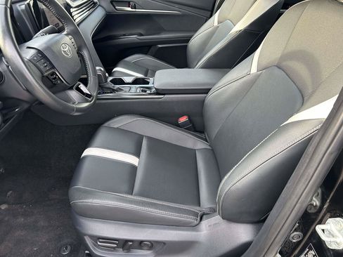 Used 2025 Toyota Camry SE FWD image 16