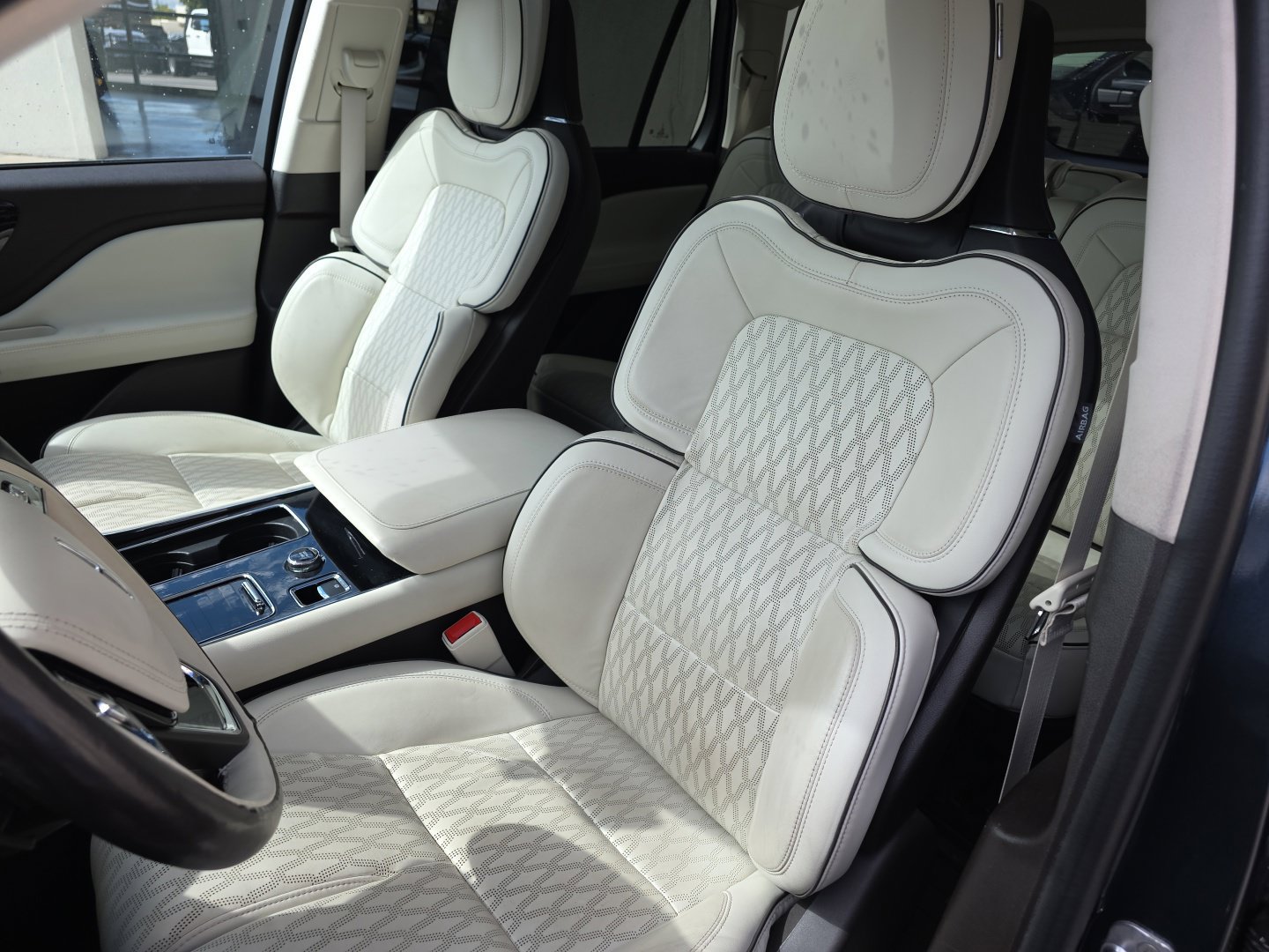 Used 2023 Lincoln Aviator Black Label Grand Touring AWD/4WD image 7