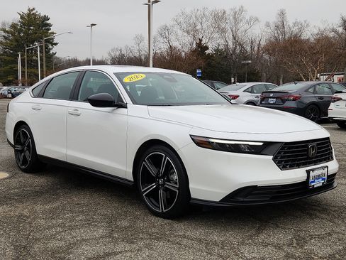 Used 2025 Honda Accord Sport image 3