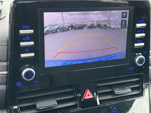 Used 2021 Hyundai Ioniq SE image 16