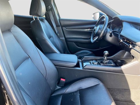 Used 2022 MAZDA MAZDA3 s image 29
