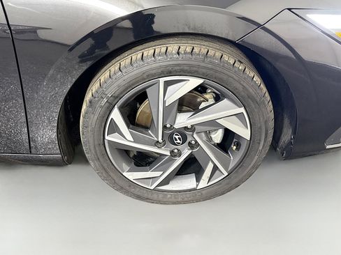 Used 2025 Hyundai Elantra SEL image 32