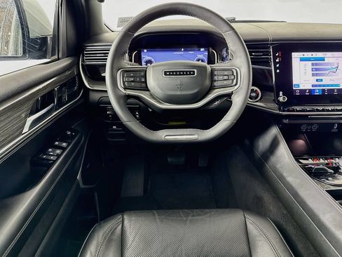 Used 2022 Jeep Wagoneer Series III w/ Premium Group I AWD/4WD image 24