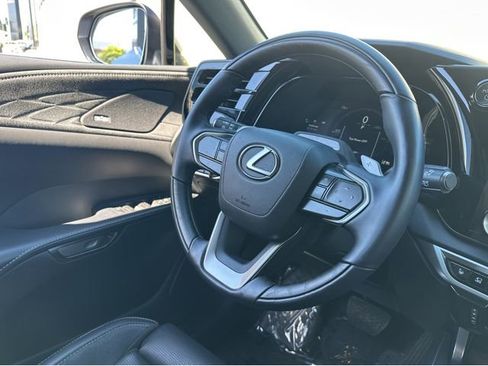 Certified 2025 Lexus RX 450h 450h+ Luxury image 13