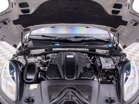 Used 2023 Porsche Macan GTS AWD/4WD image 31