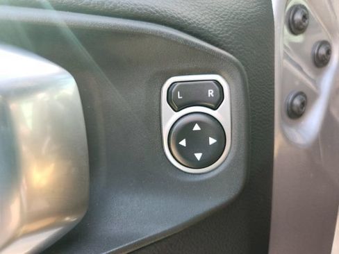 Used 2019 Jeep Wrangler Unlimited Sahara AWD/4WD image 25