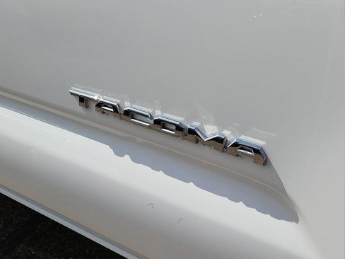 Used 2018 Toyota Tacoma SR5 RWD image 11