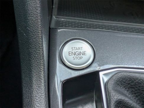 Used 2024 Volkswagen Tiguan SE R-Line image 30