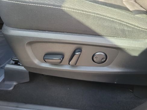 Used 2025 Nissan Pathfinder SV FWD image 20