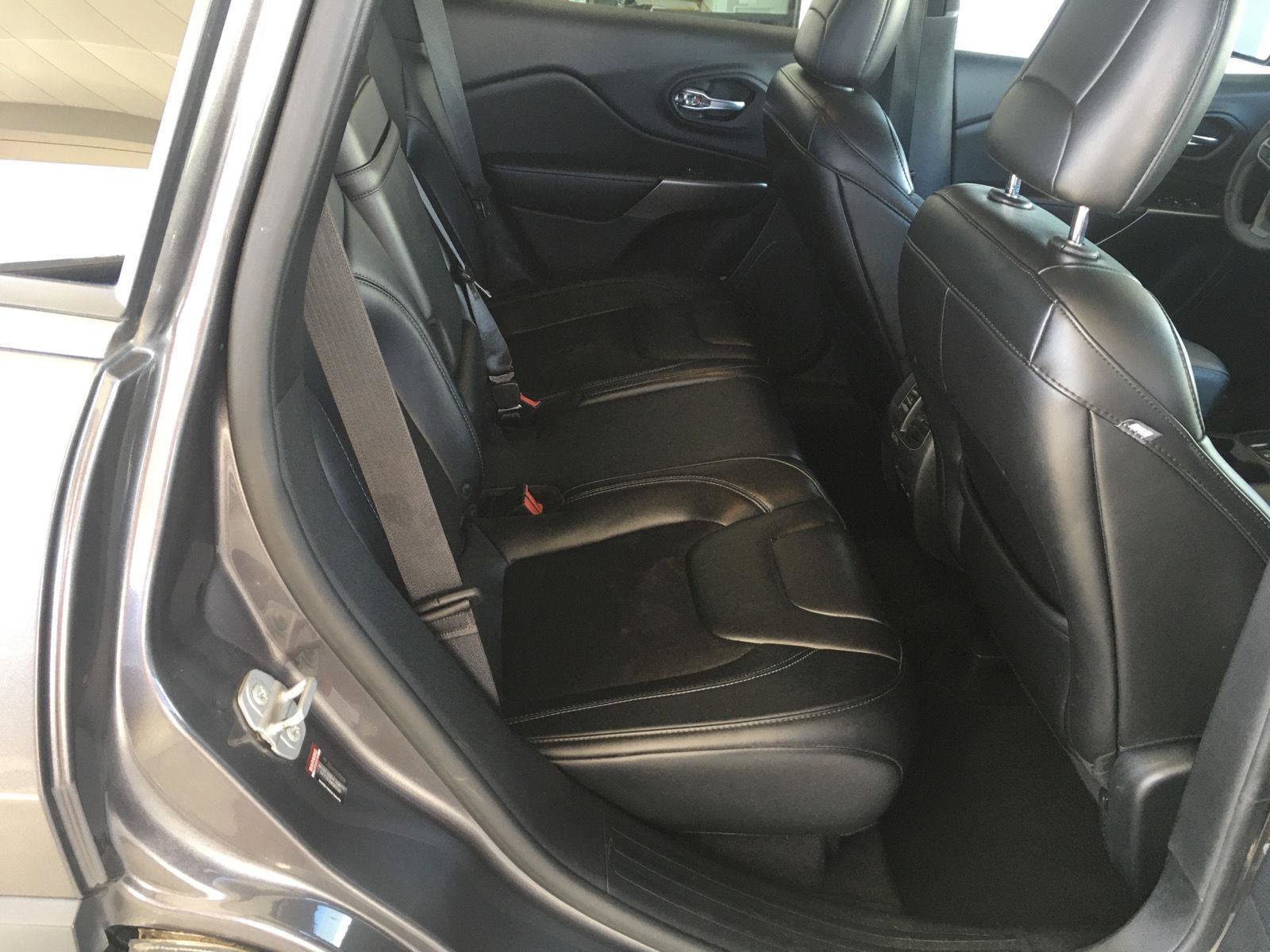 Used 2019 Jeep Cherokee Latitude Plus FWD image 39