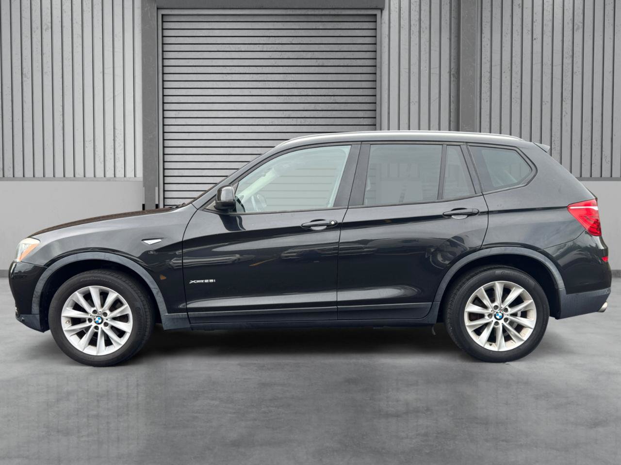 Used 2017 BMW X3 xDrive28i AWD/4WD image 2