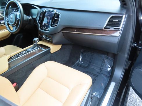 Used 2017 Volvo XC90 T6 Momentum w/ Vision Package AWD/4WD image 23