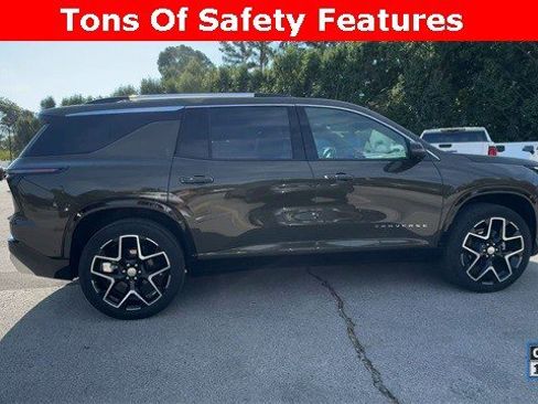 Used 2024 Chevrolet Traverse RS image 11
