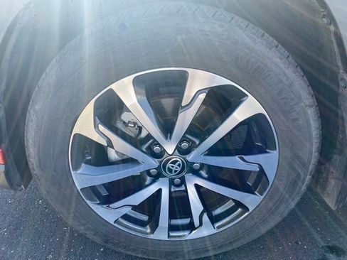 Used 2024 Toyota Corolla Cross XLE image 22