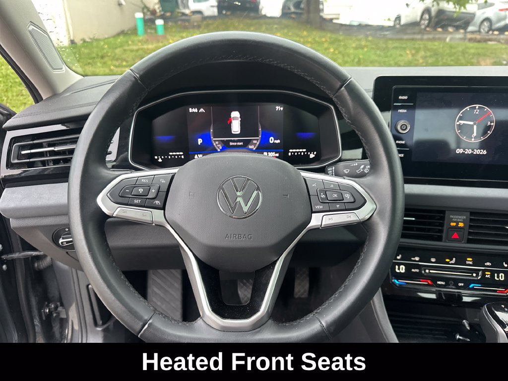 Used 2025 Volkswagen Jetta SE FWD image 13