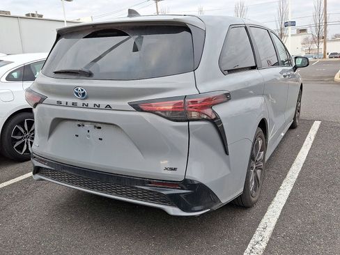 Used 2025 Toyota Sienna XSE image 4