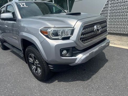 Used 2017 Toyota Tacoma TRD Sport w/ Tow Package (A/T) AWD/4WD image 8