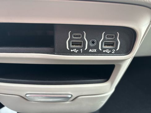 Used 2022 Chrysler Voyager LX image 13