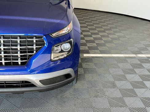 Used 2025 Hyundai Venue SEL FWD image 9