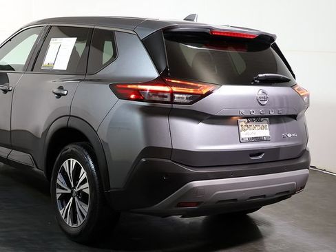 Used 2021 Nissan Rogue SV AWD/4WD image 11