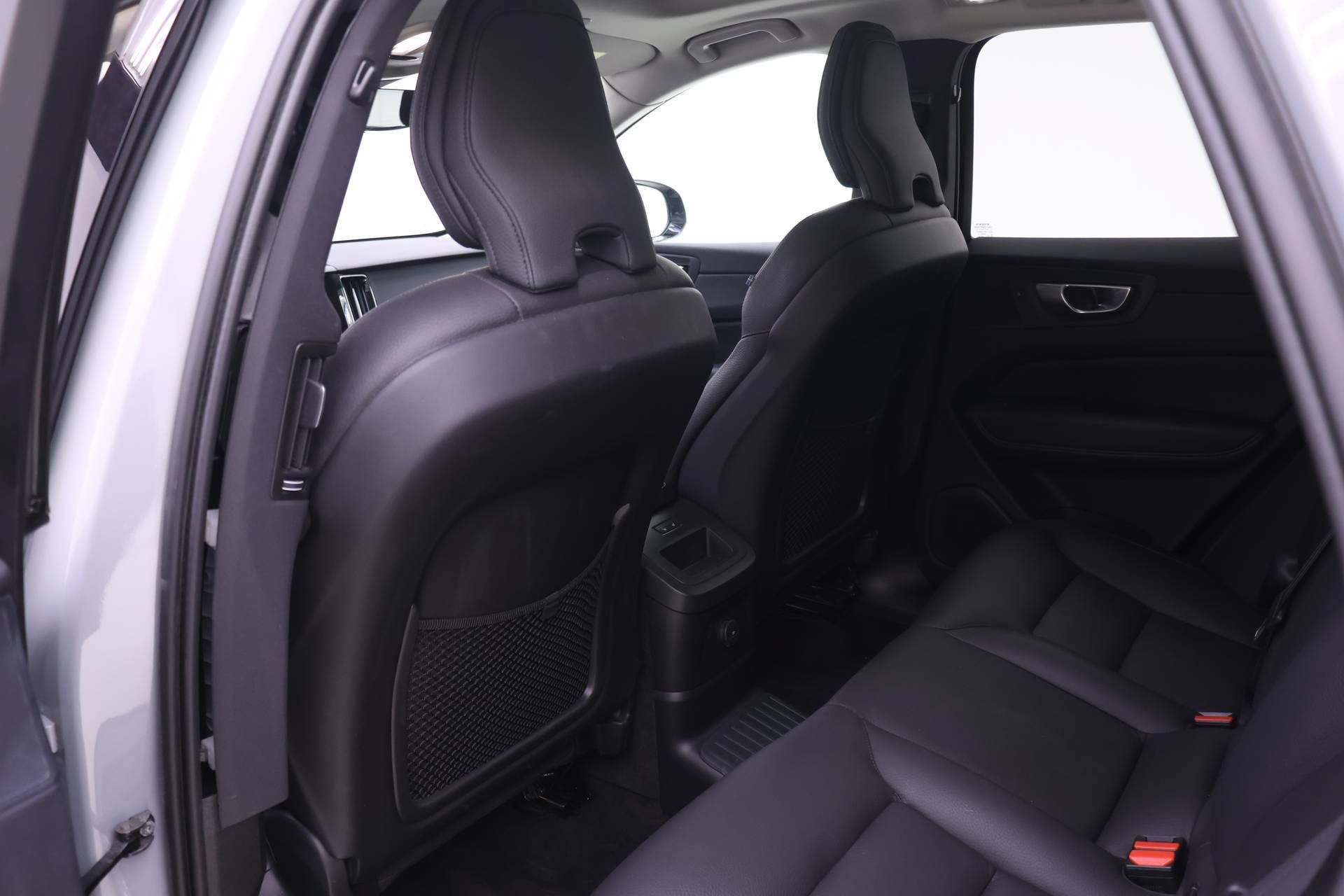 Certified 2024 Volvo XC60 T8 Plus w/ Climate Package AWD/4WD image 13